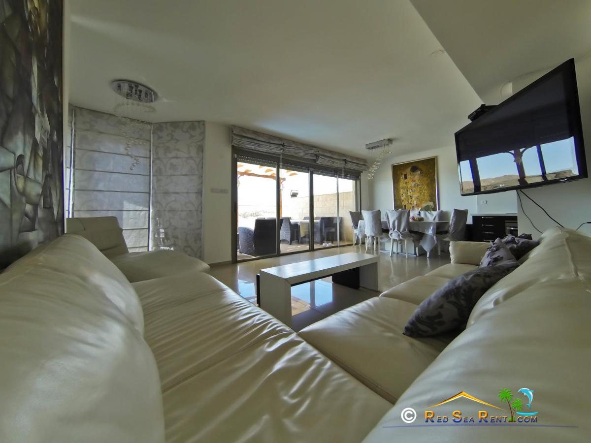 Exclusif Apartment By The Sea Ейлат Екстериор снимка